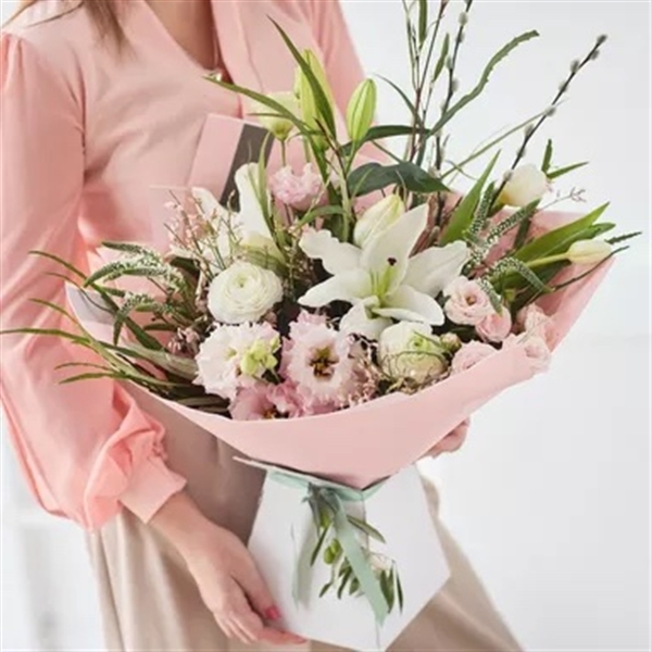 LOVELY TRENDING SPRING HAND TIED